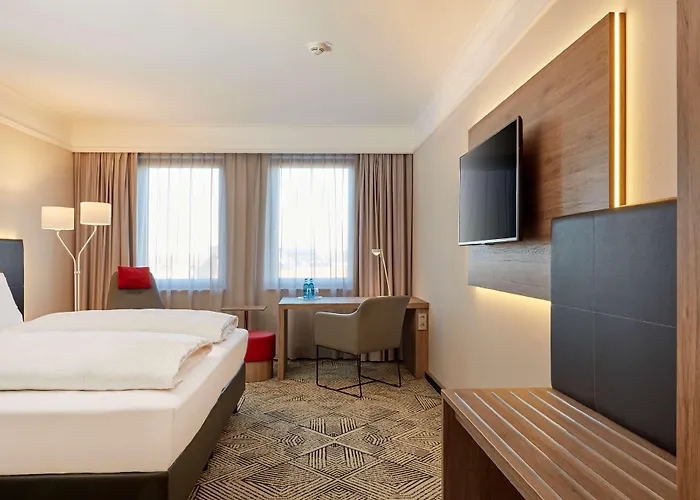 Отель H4 Hannover Messe, Trademark Collection By Wyndham 4*
