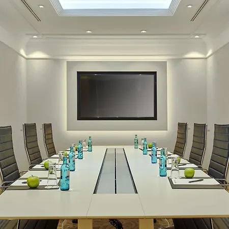 H4 Hannover Messe, Trademark Collection By Wyndham Hotel 4*