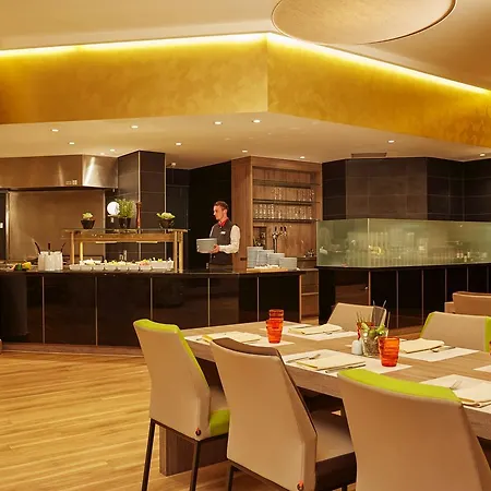 H4 Hannover Messe, Trademark Collection By Wyndham Hotel 4*